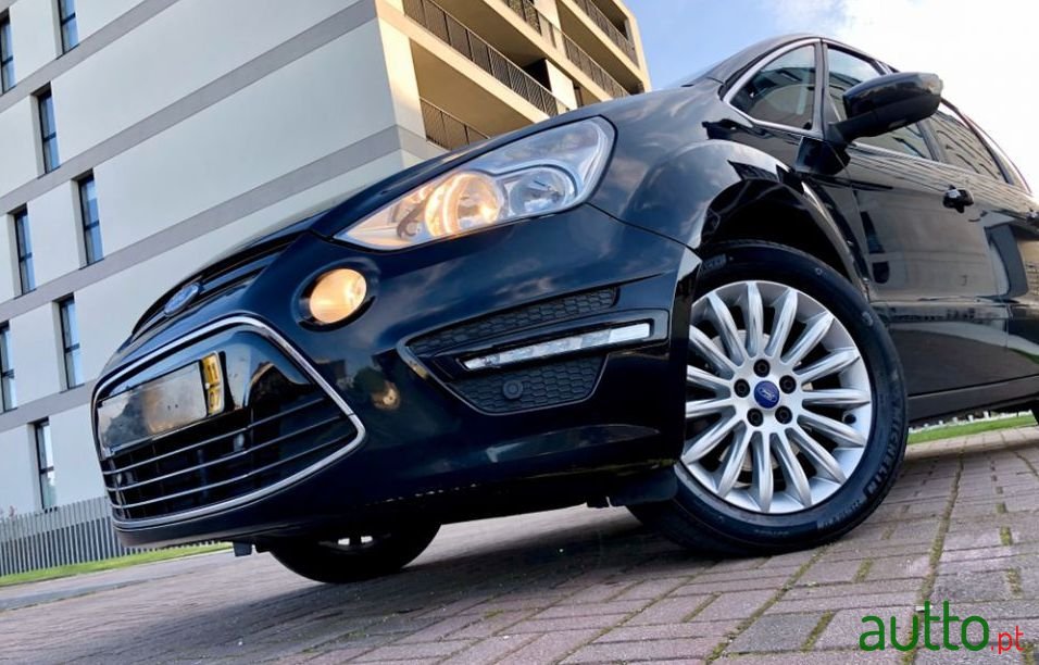 2011' Ford S-Max Nacional photo #5