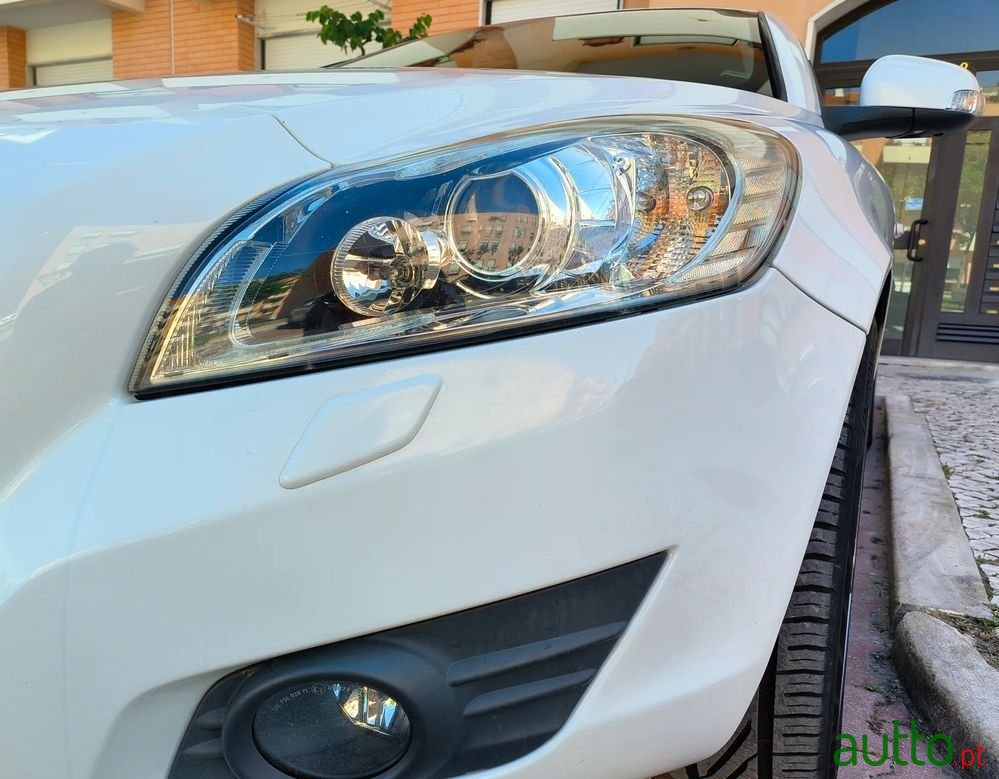 2011' Volvo C70 D3 Momentum photo #4