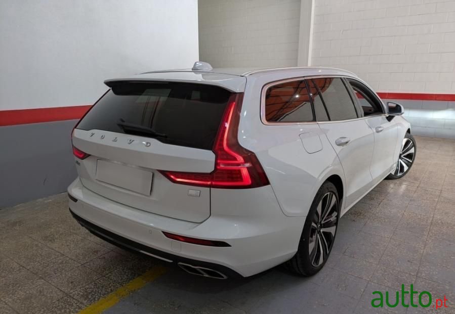 2020' Volvo V60 photo #3