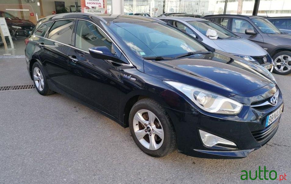 2012' Hyundai i40 Sw photo #2