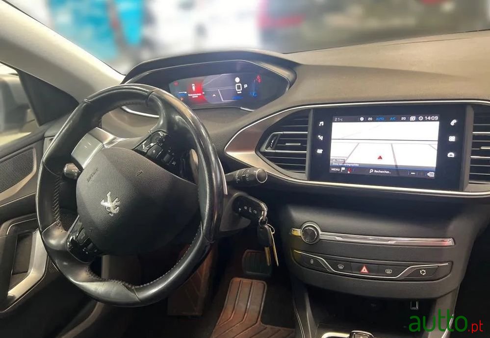 2021' Peugeot 308 photo #6