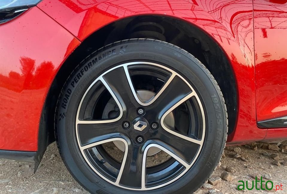 2015' Renault Clio photo #3