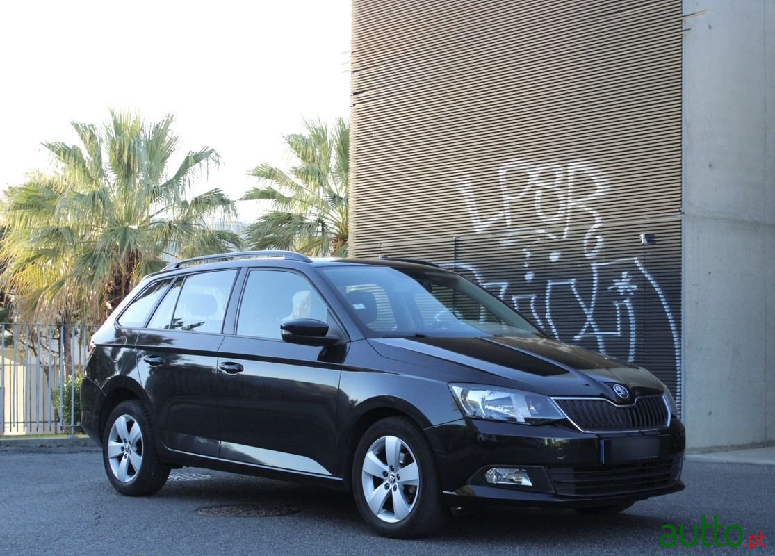 2015' Skoda Fabia Break photo #3