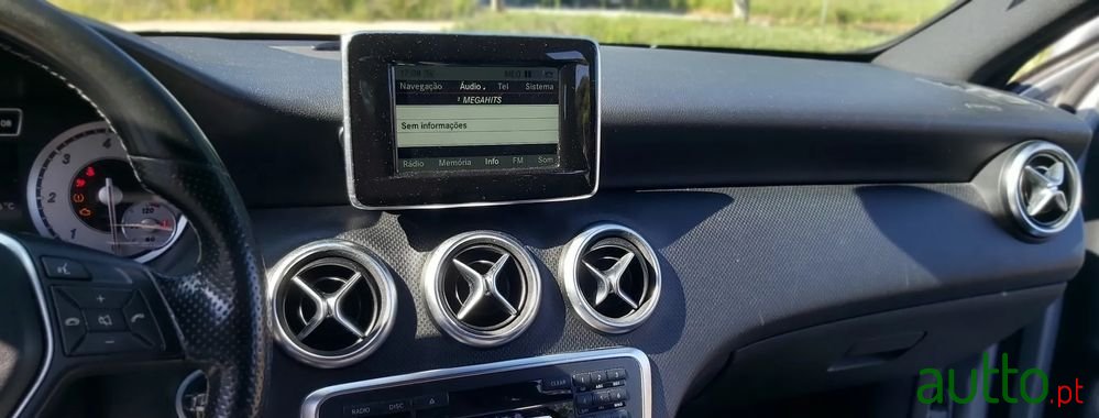 2015' Mercedes-Benz A 180 photo #2