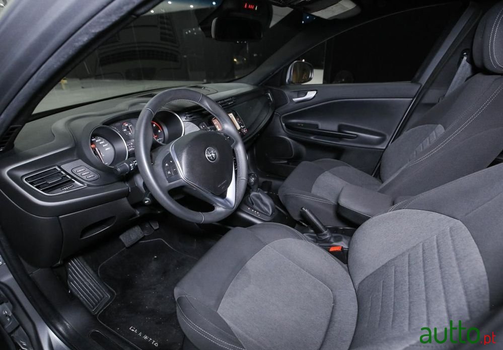 2018' Alfa Romeo Giulietta 1.6 Jtdm Sport Tct photo #6