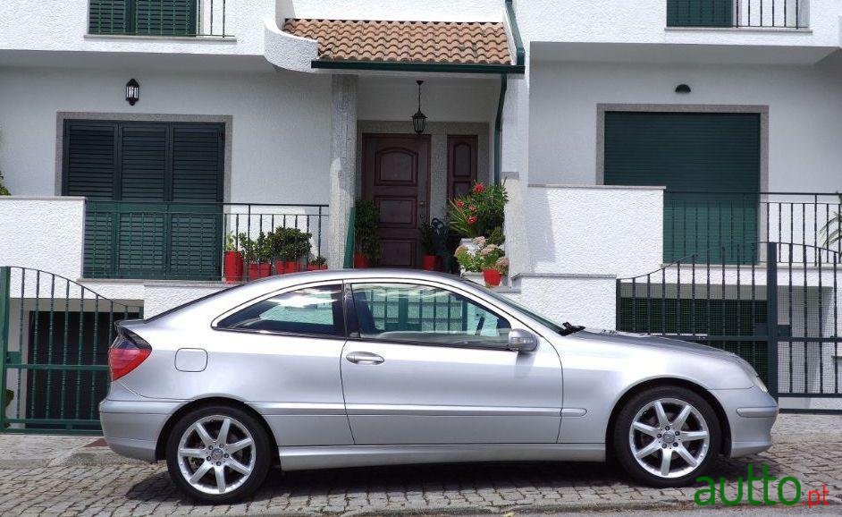 2002' Mercedes-Benz C-220 photo #2