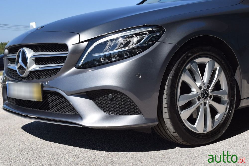 2019' Mercedes-Benz Classe C photo #5