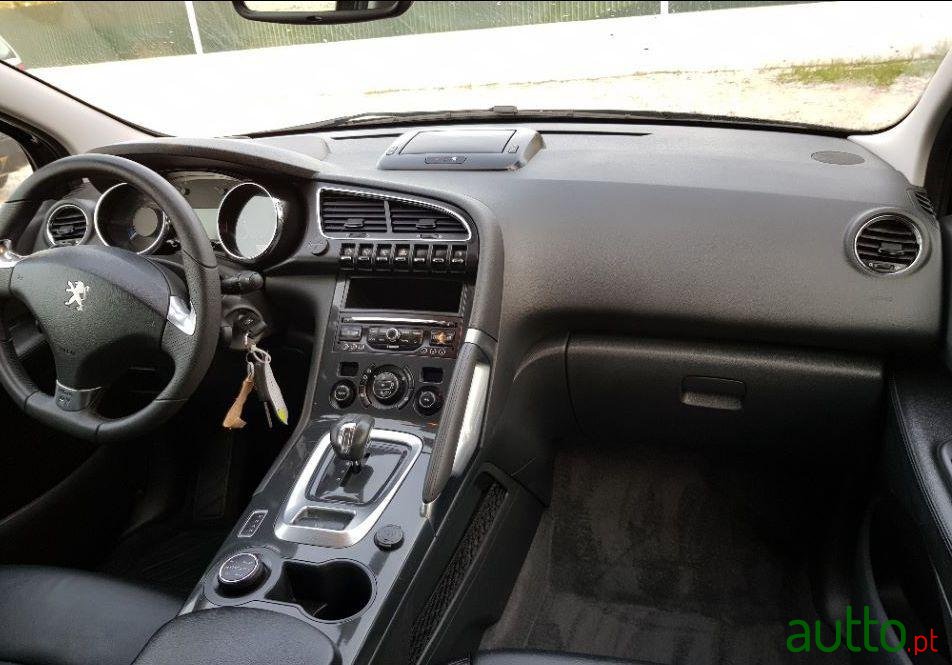 2013' Peugeot 3008 photo #2