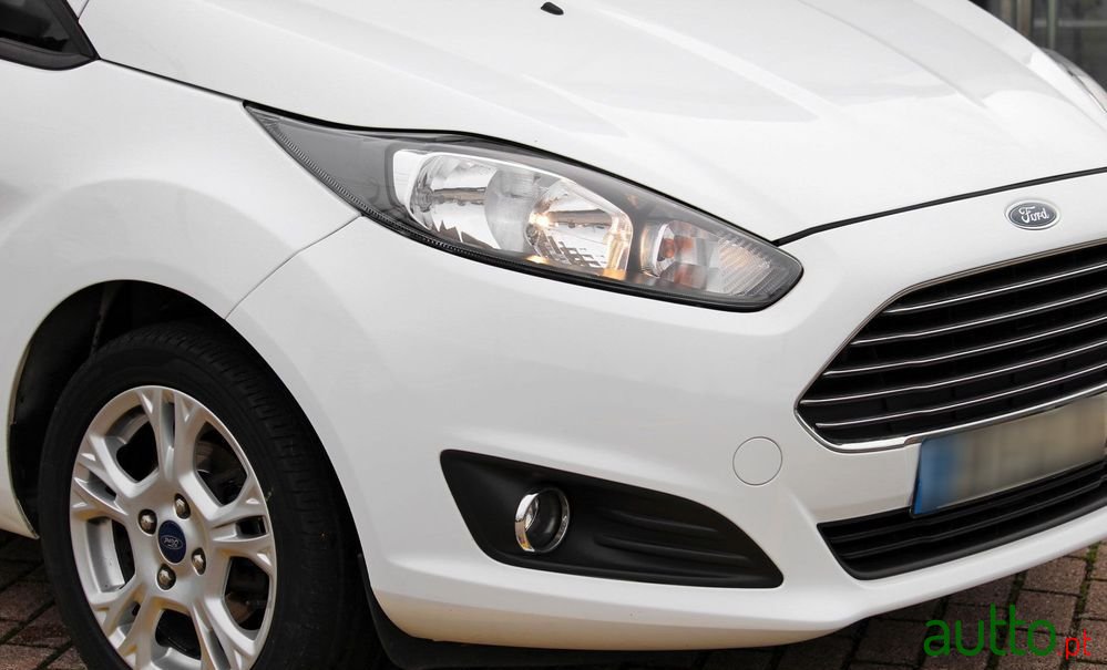 2015' Ford Fiesta 1.5 Tdci Trend photo #2