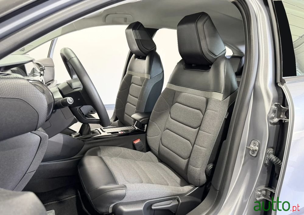 2022' Citroen C4 1.2 Puretech Shine photo #6