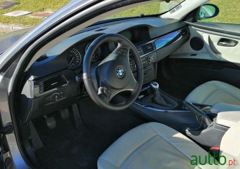 2008' BMW 320 Coupe photo #2