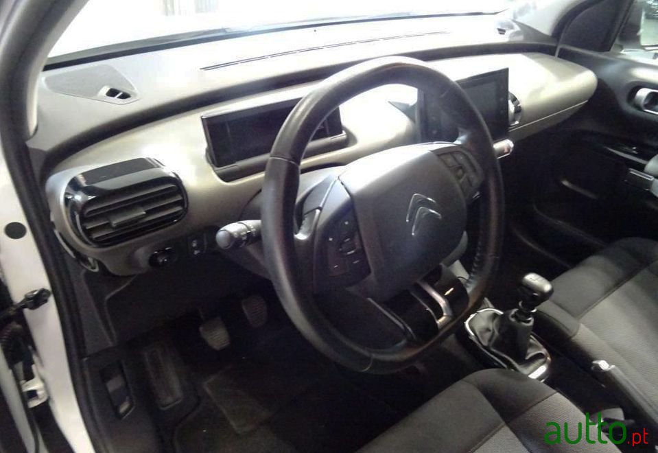 2019' Citroen C4 Cactus photo #5