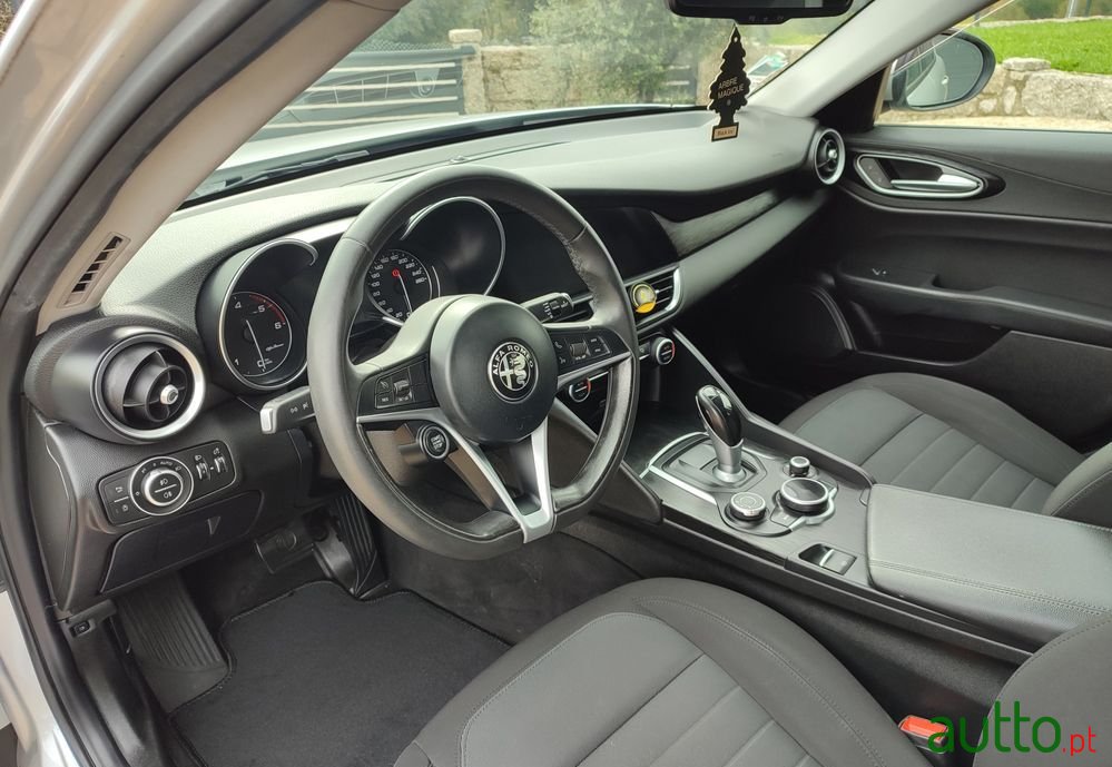 2016' Alfa Romeo Giulia photo #5