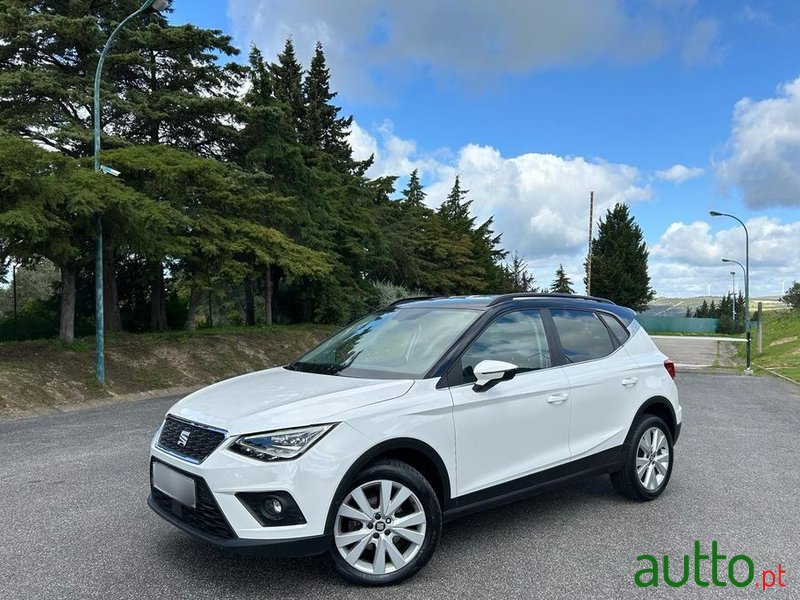 2018' SEAT Arona 1.6 Tdi Style photo #3