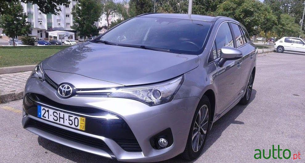 2016' Toyota Avensis Touring Sports photo #2