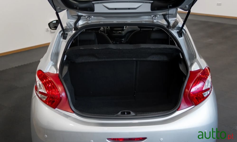 2013' Peugeot 208 1.2 Vti Se Style photo #4