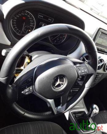 2014' Mercedes-Benz B-180 photo #2