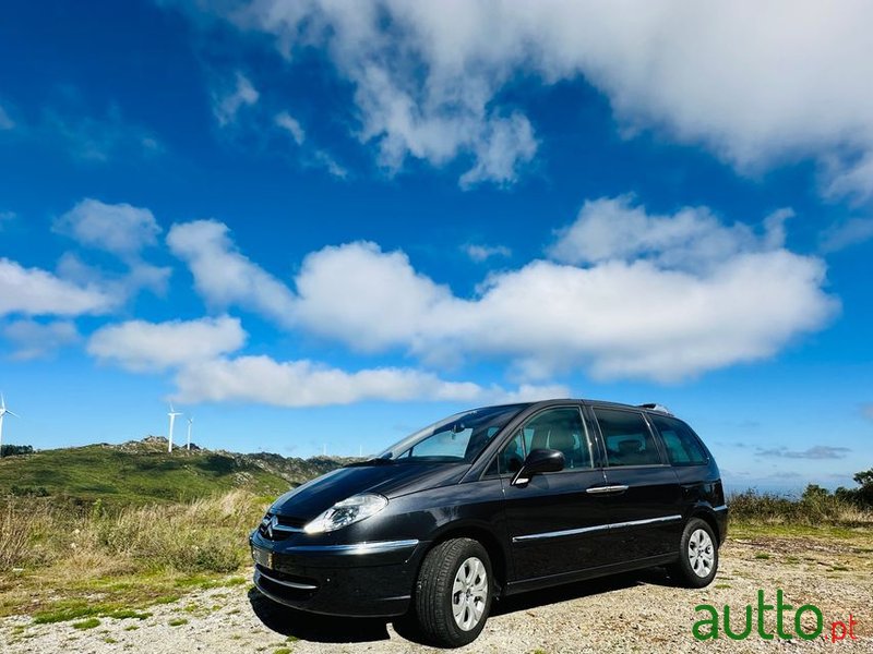 2012' Citroen C8 photo #6