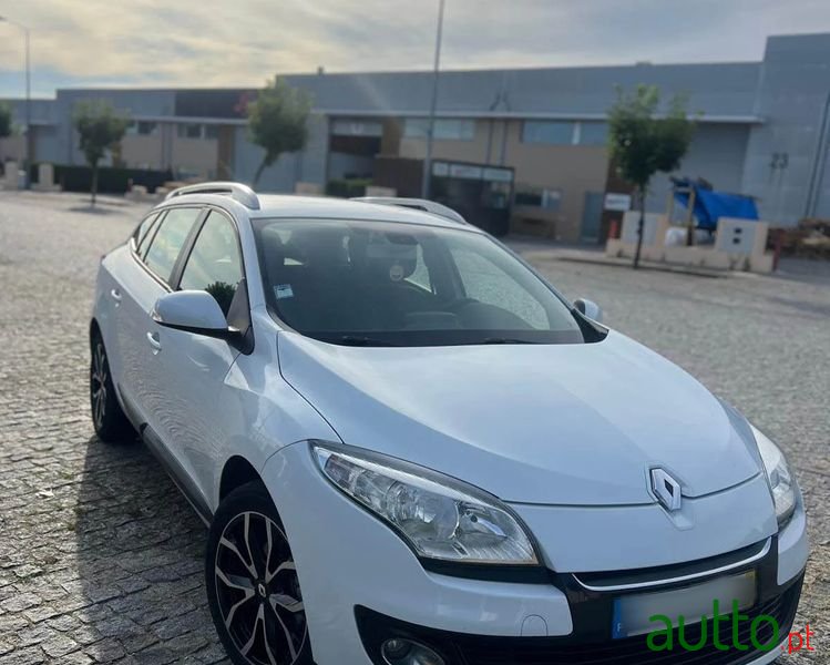 2012' Renault Megane Sport Tourer photo #2