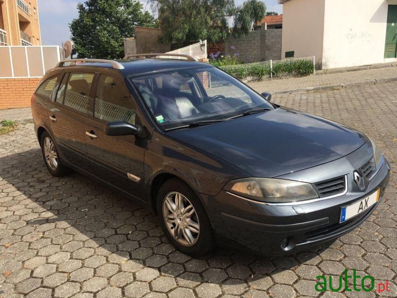 2005' Renault Laguna Break photo #1