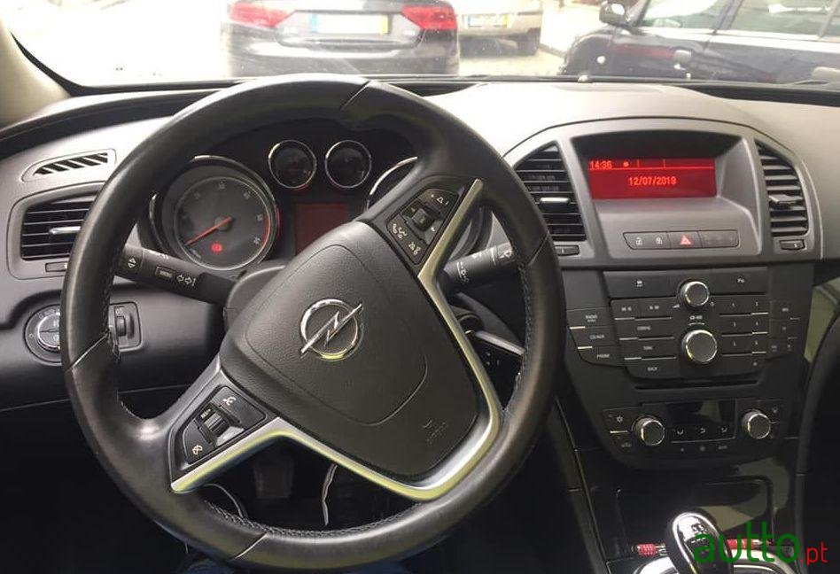 2011' Opel Insignia photo #2