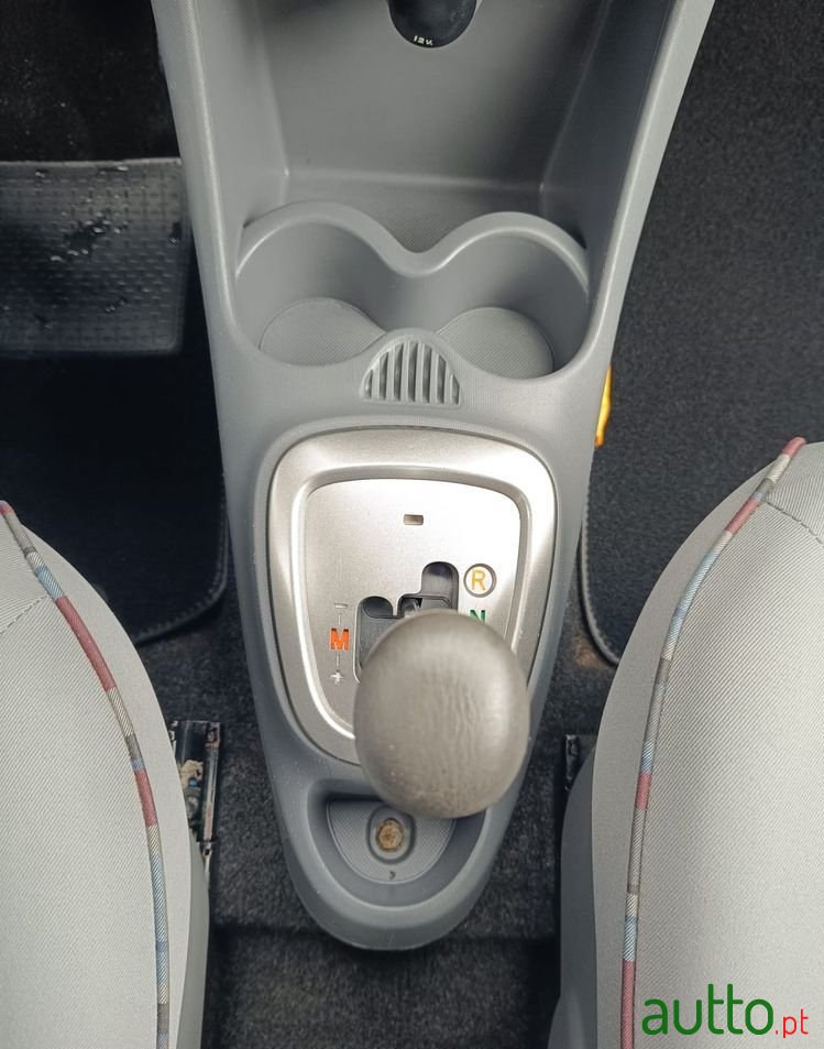 2010' Citroen C1 1.0 Vti Shine Etg photo #6