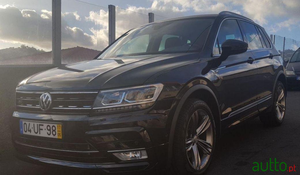 2017' Volkswagen Tiguan photo #1