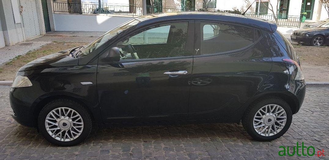 2014' Lancia Ypsilon photo #1