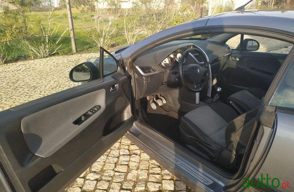 2007' Peugeot 207 photo #2