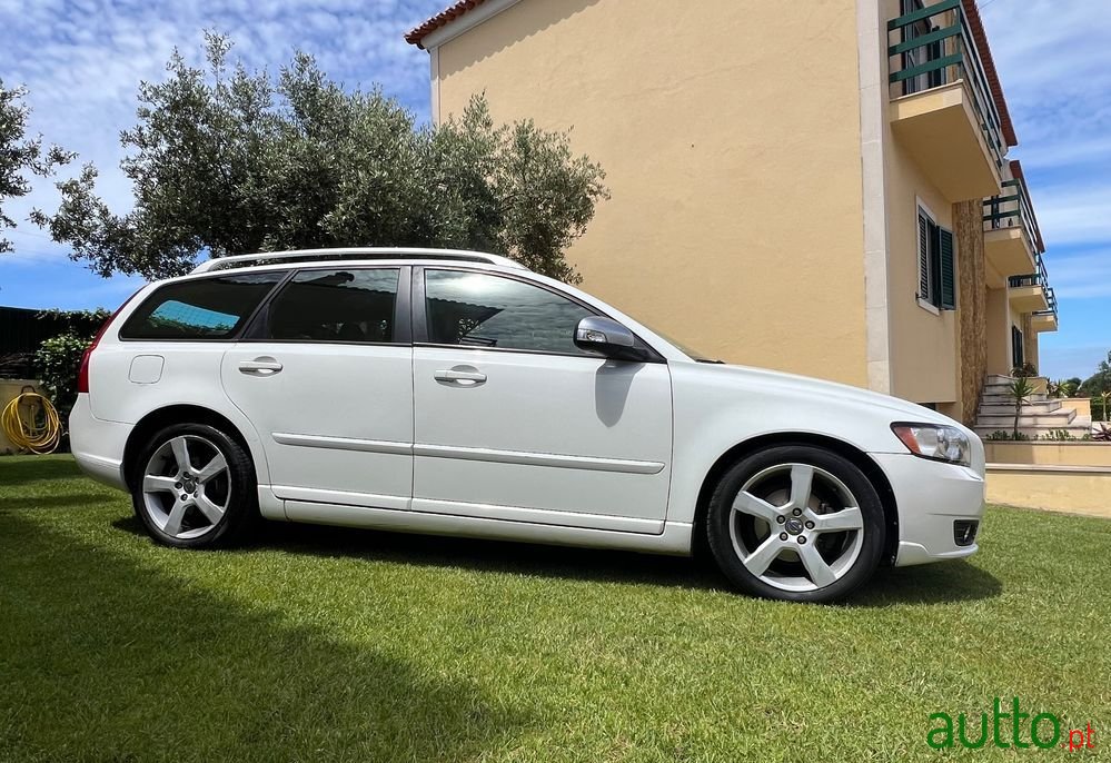 2012' Volvo V50 photo #4