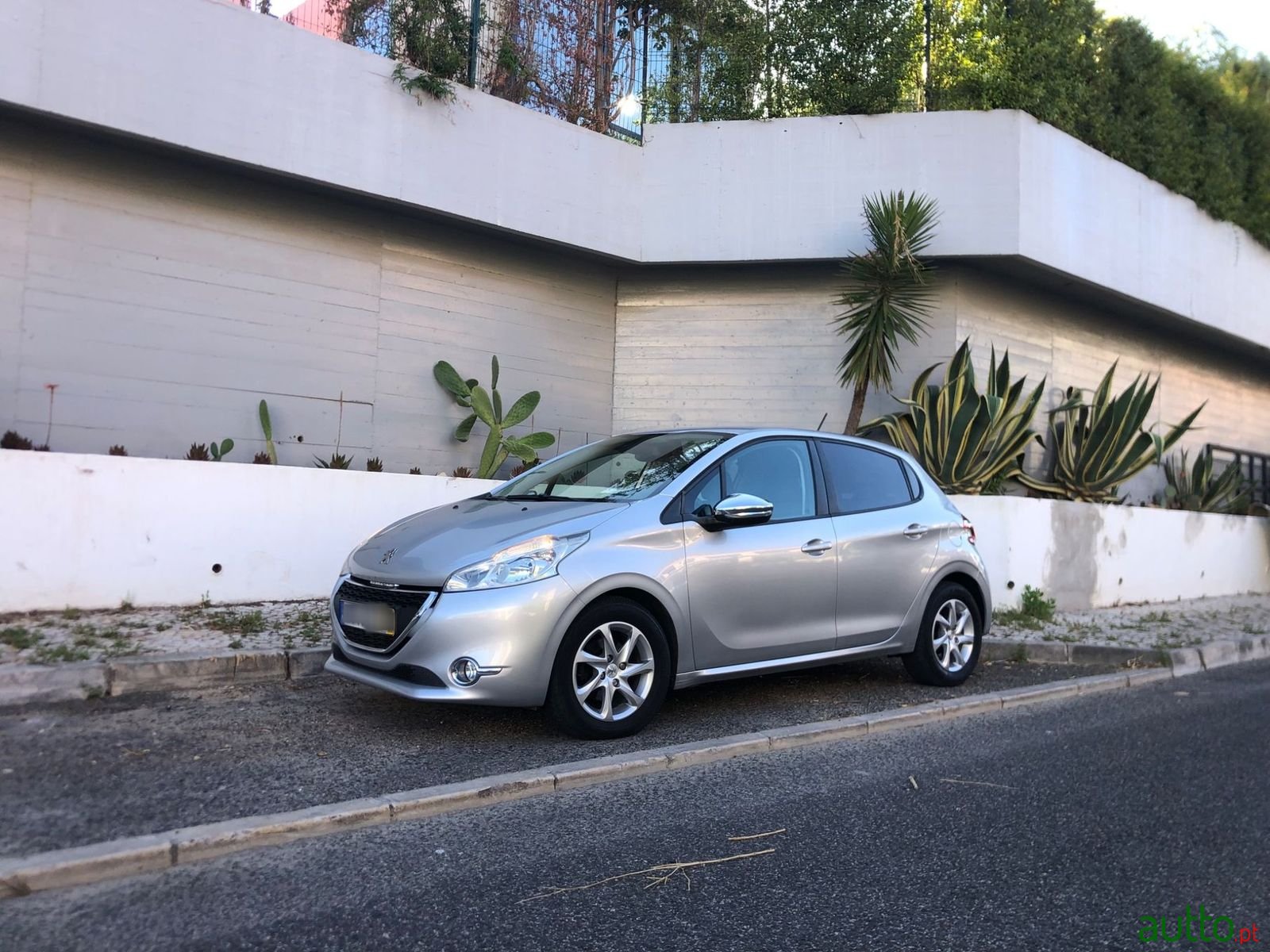 2013' Peugeot 208 photo #1