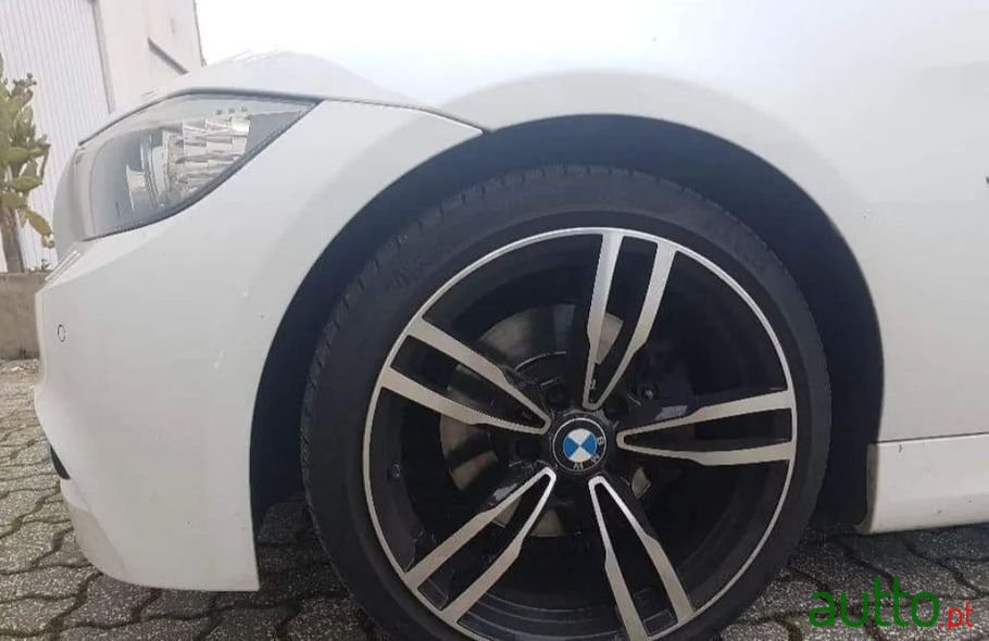 2011' BMW 320 D Pack M photo #4