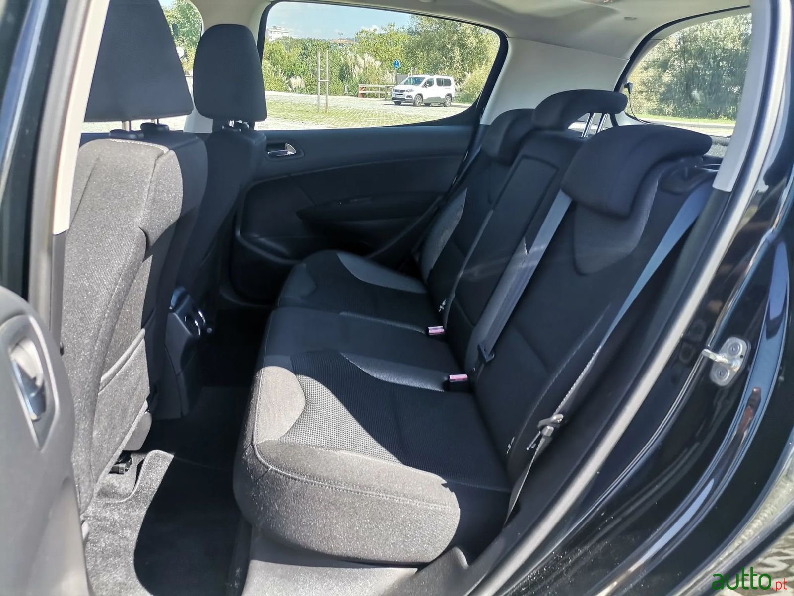 2010' Peugeot 308 photo #3