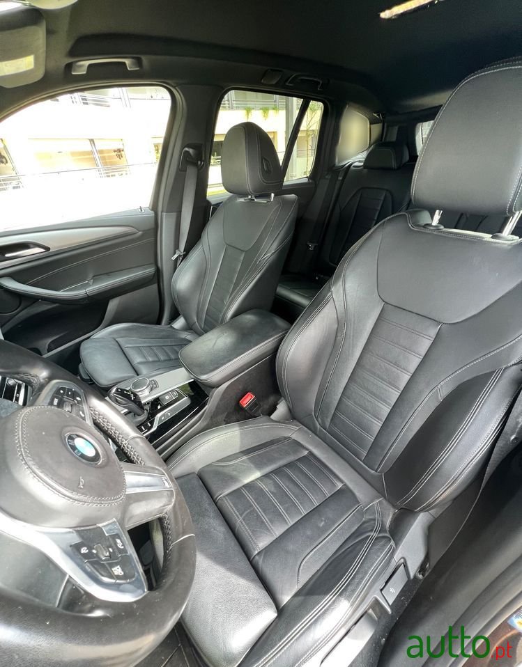 2019' BMW X3 20 D Xdrive Pack M photo #5