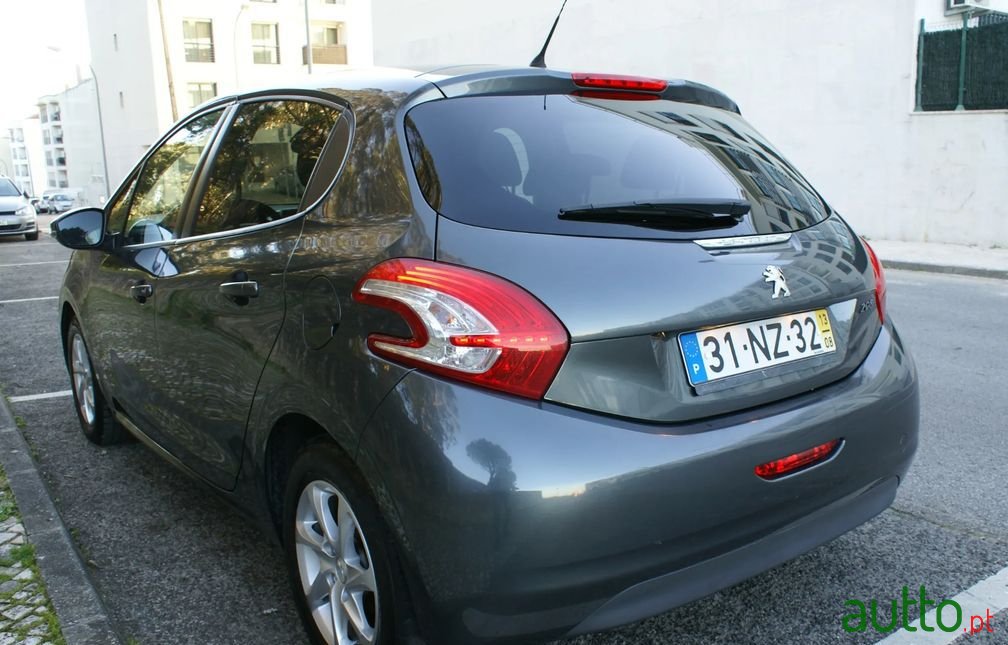 2013' Peugeot 208 photo #5