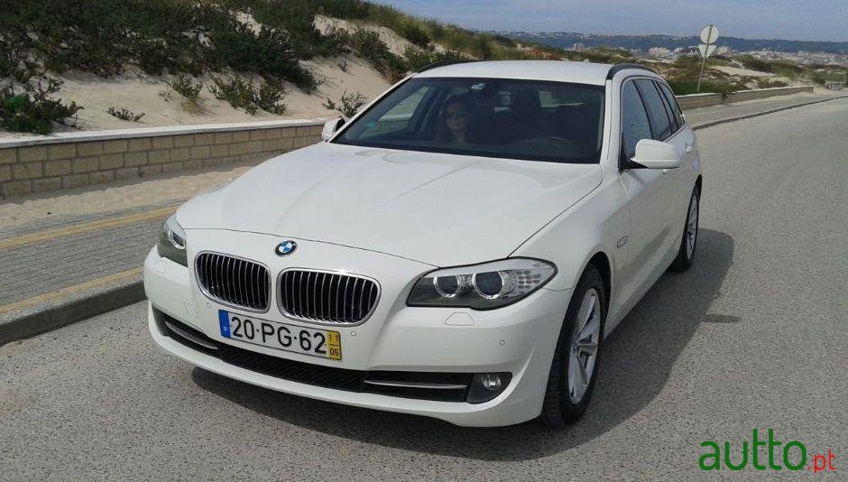 2011' BMW 520 D Touring photo #1