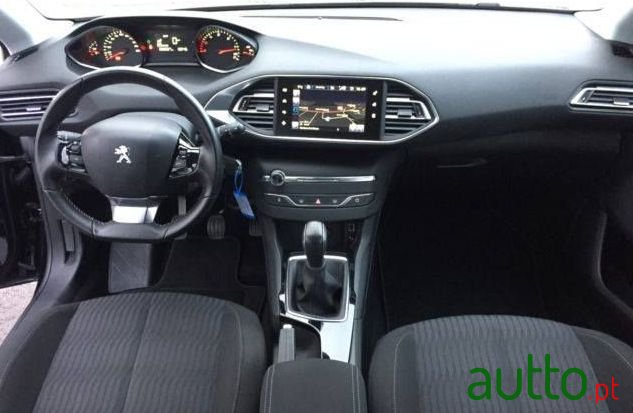 2013' Peugeot 308 photo #3