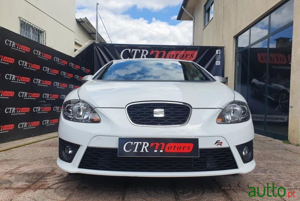 2012' SEAT Leon photo #3