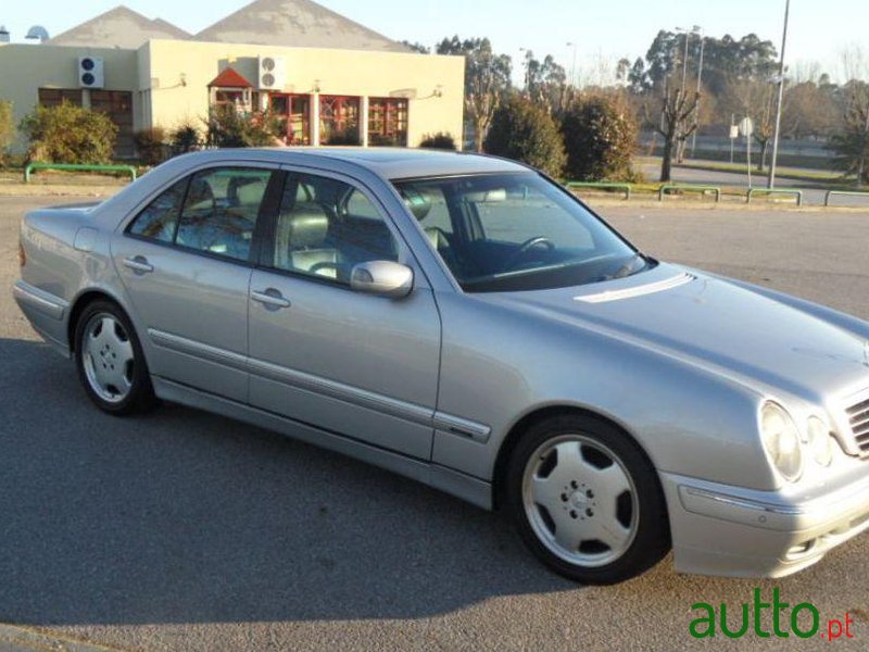 1999' Mercedes-Benz E 220 photo #1