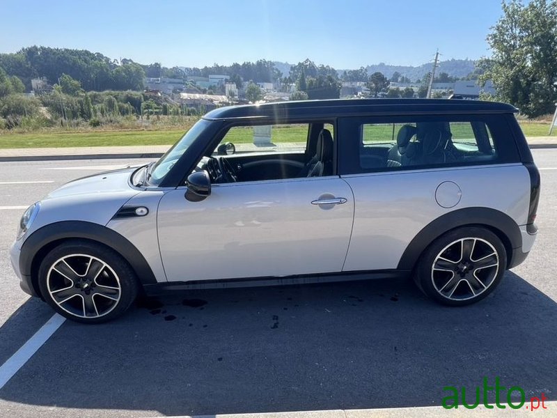 2011' MINI Clubman Cooper D photo #3