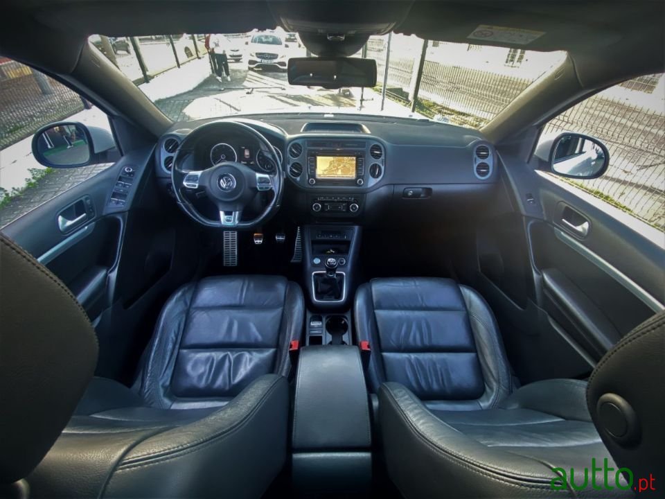 2015' Volkswagen Tiguan photo #4