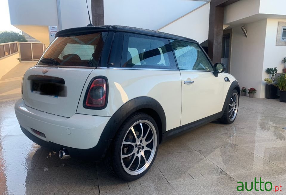 2011' MINI Cooper photo #6