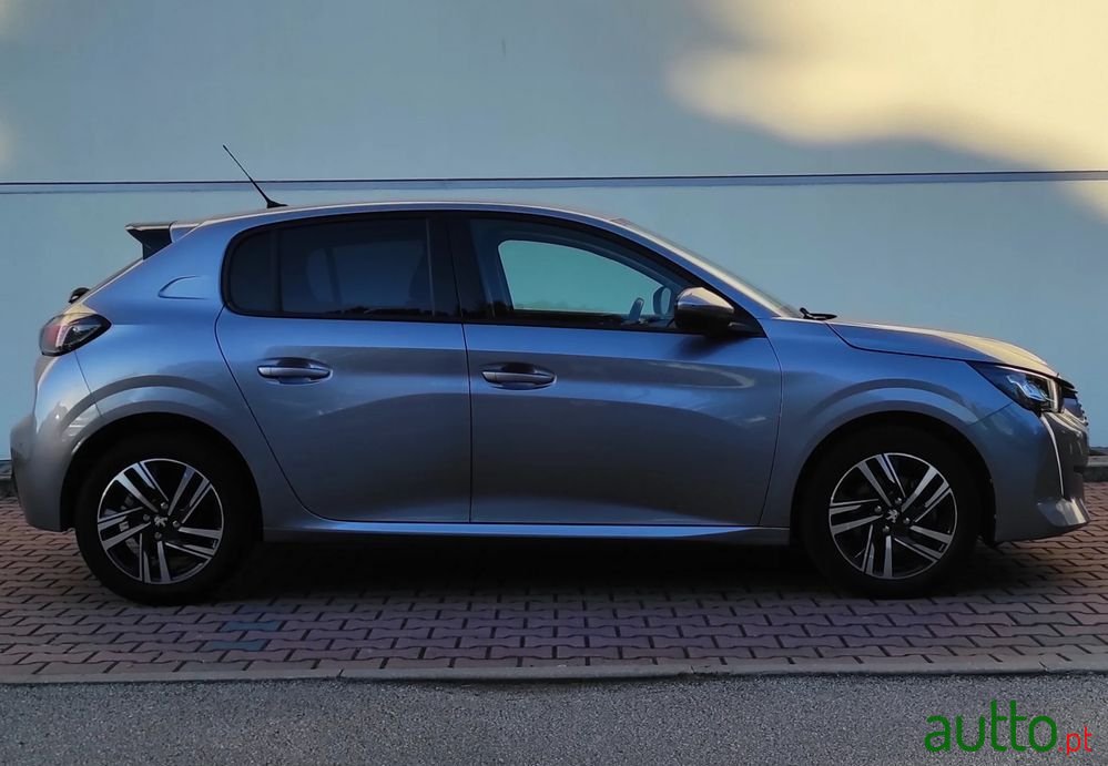 2020' Peugeot 208 photo #3