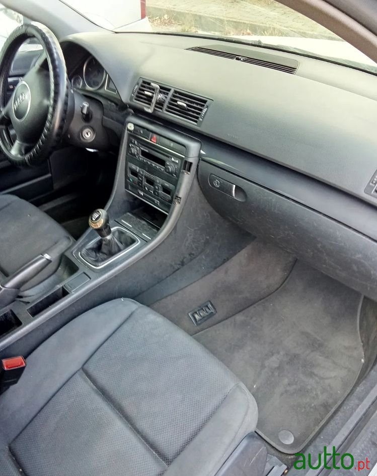 2002' Audi A4 Avant photo #6