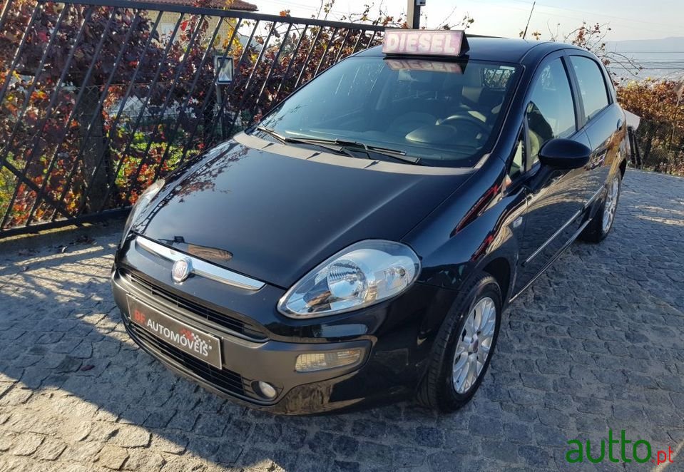 2010' Fiat Punto Evo photo #2