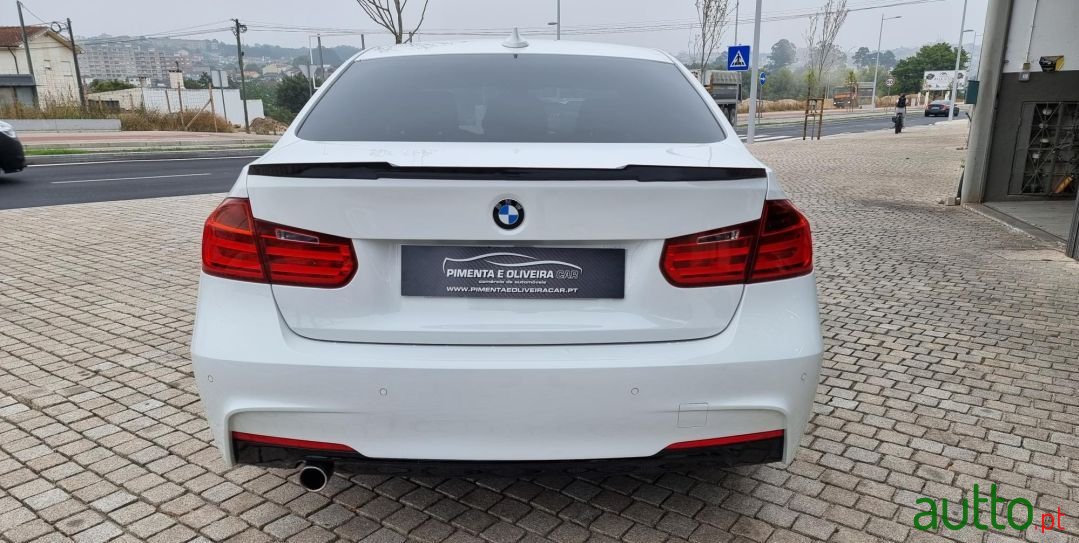 2013' BMW 320 photo #5