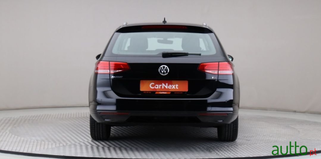 2017' Volkswagen Passat Variant photo #3