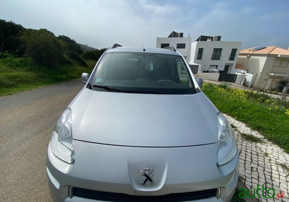 2015' Peugeot Partner photo #2