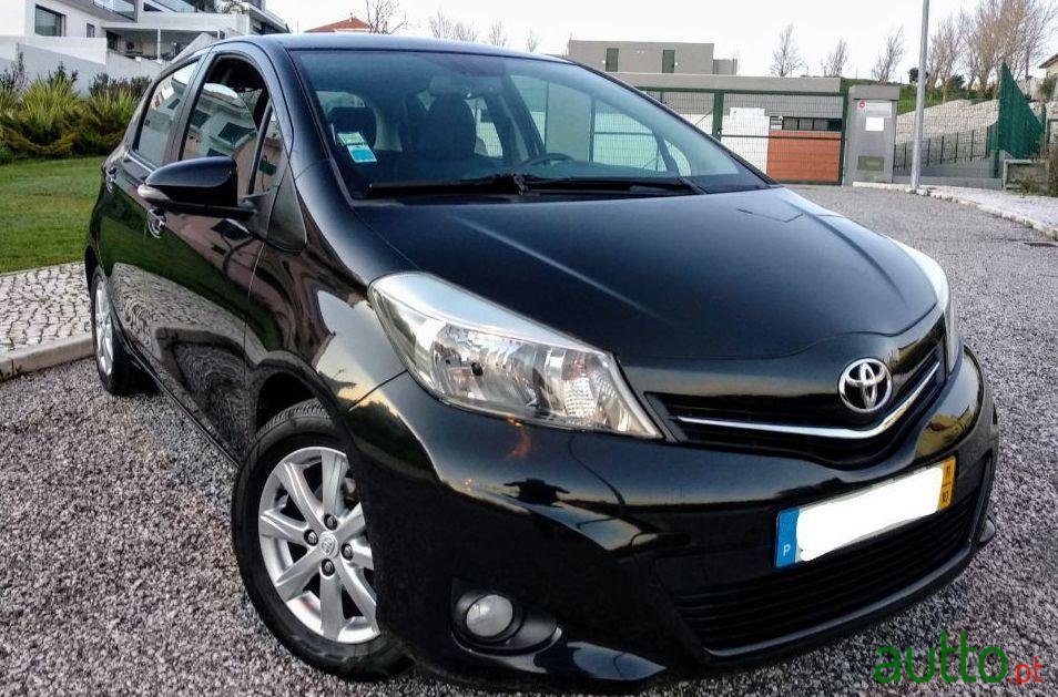 2011' Toyota Yaris photo #1