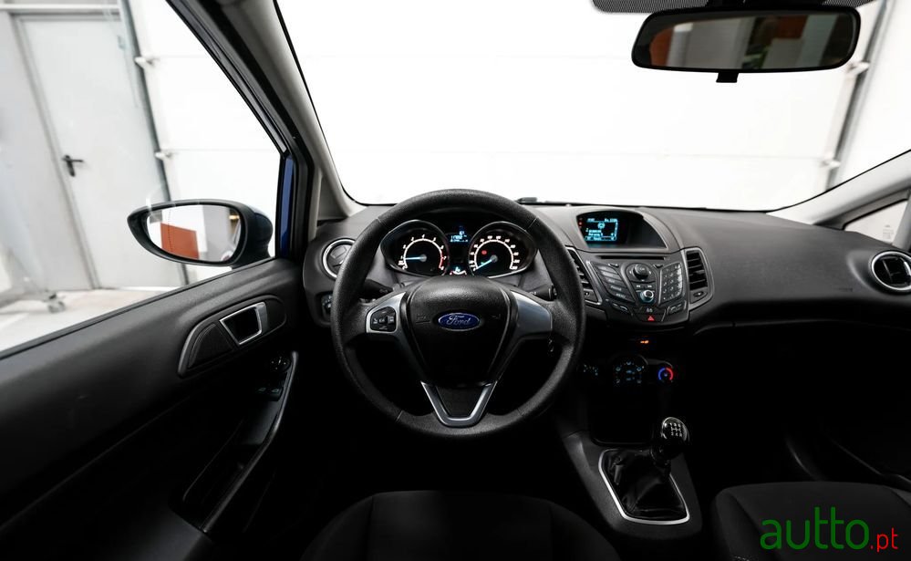 2014' Ford Fiesta photo #2